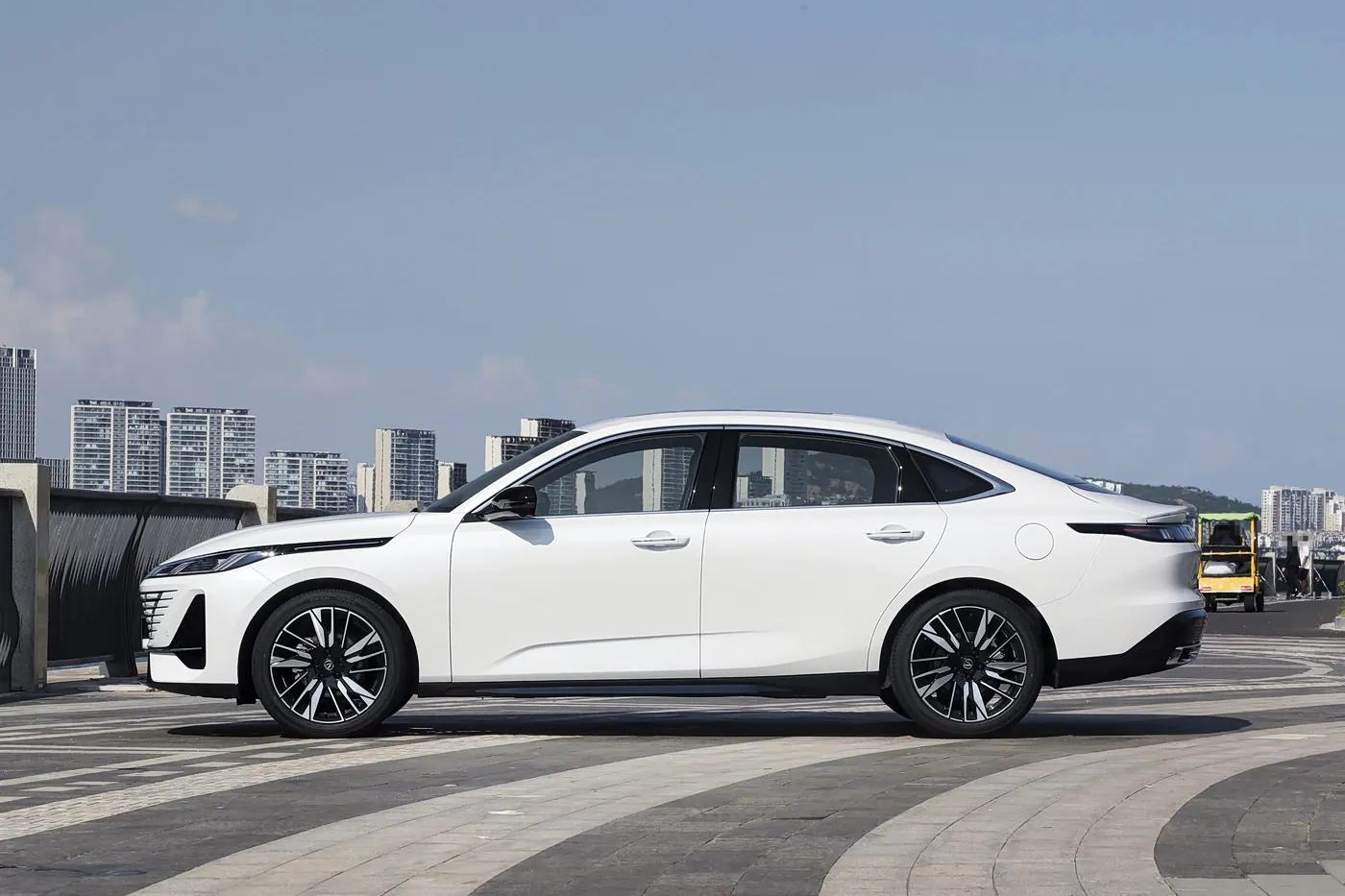2026 Changan EADO sedan side profile, used to compare trim levels